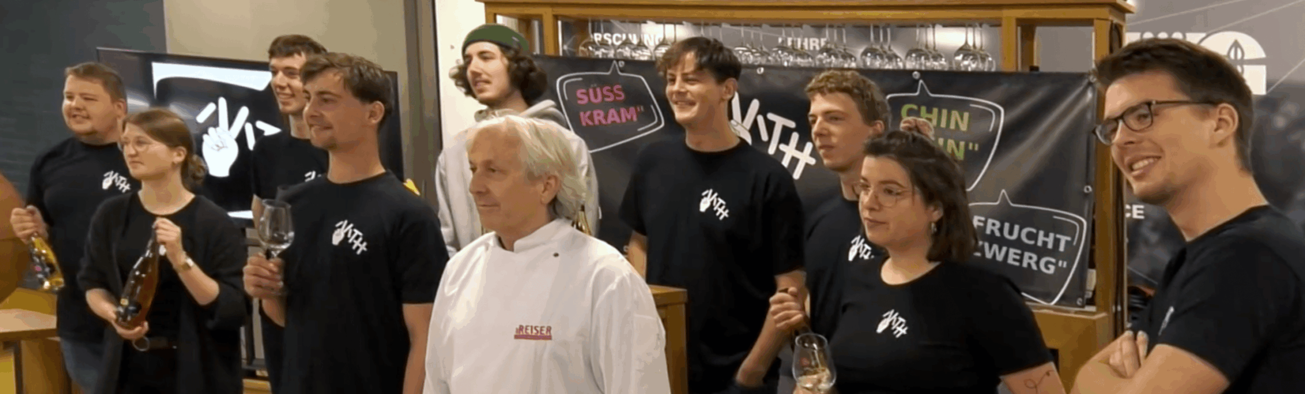 Gruppenbild mit Reiser Header